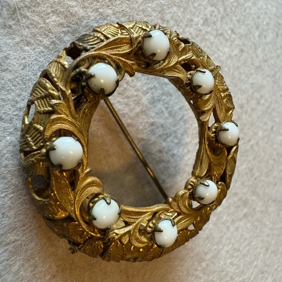 Unsigned Vintage Miriam Haskell preowned vintage brooch - Picture 11 of 17